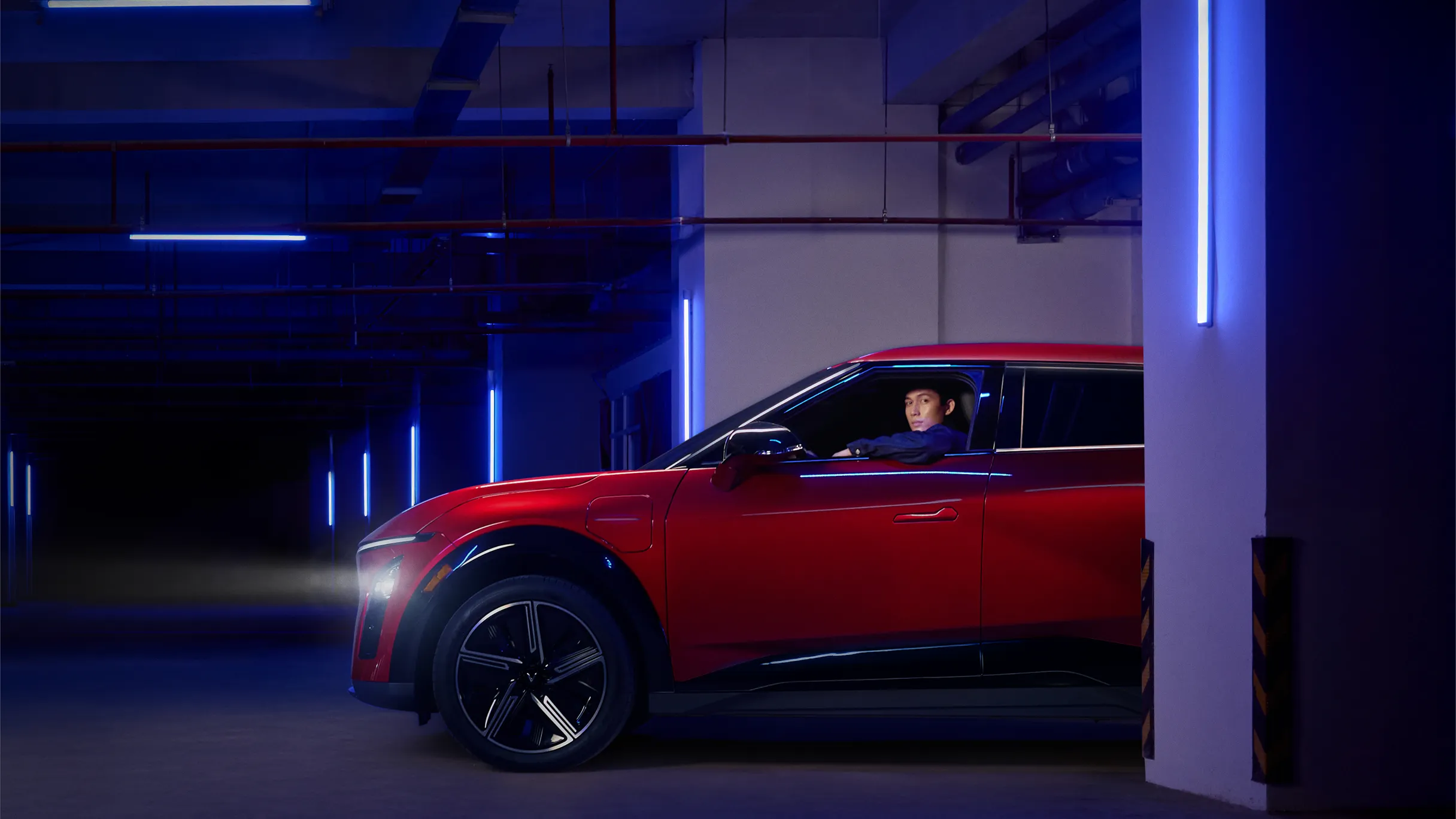 Triết lý thiết kế “Vũ Trụ Phi Đối Xứng“