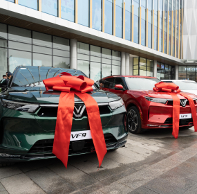 VinFast chính thức bàn giao xe VF 9 cho khách hàng